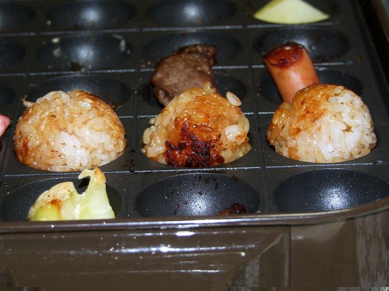 〆はたこ焼サイズの焼きおにぎり！