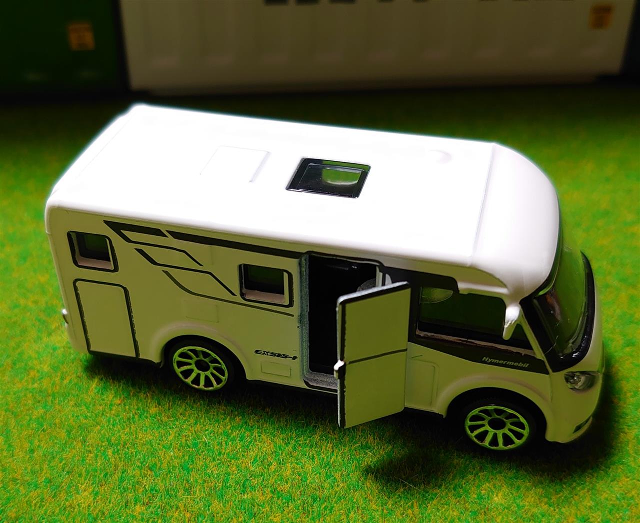 Hymermobil Exsis-i - 増えすぎたミニカーに愛を捧ぐ