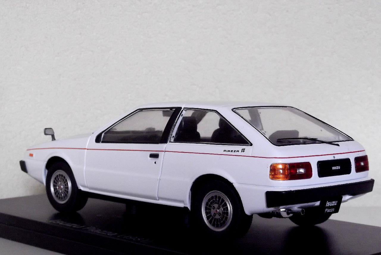 アシェット 1/24国産名車コレクション ISUZU PIAZZA（JR130
