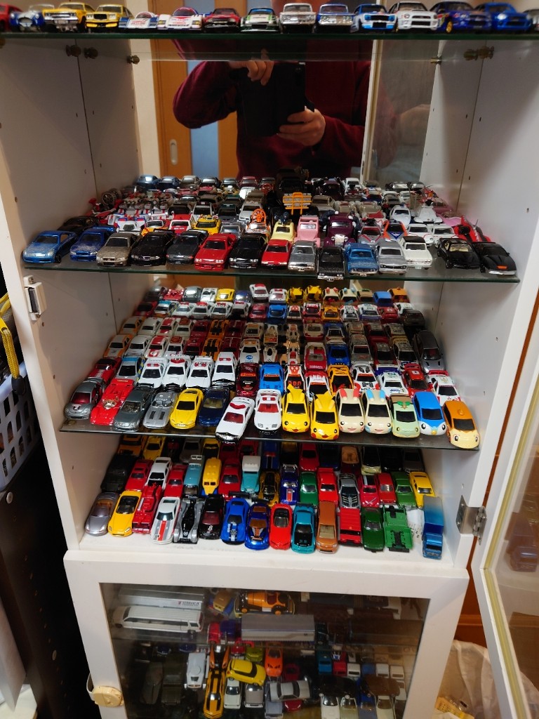クリスマスに❗自作ミニカー収納棚9段168台ロータリー交差点付き｜ミニカー