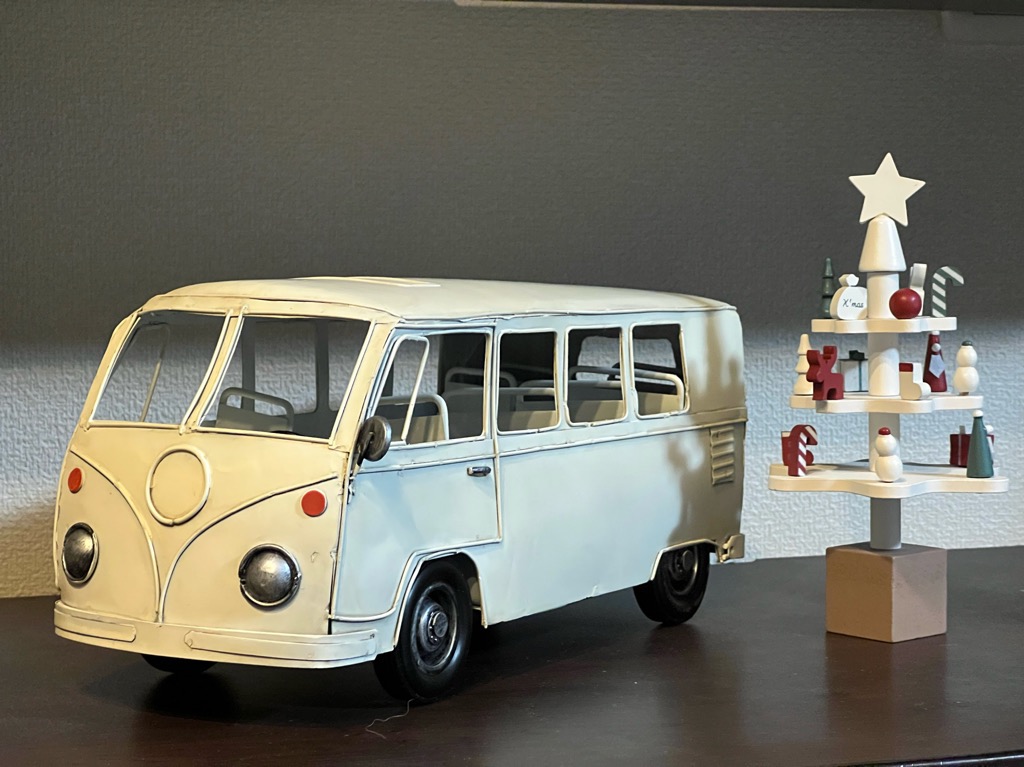 1/24 JadaTOYS VW ワーゲンバス 23ウィンドウ うぐいす色/白