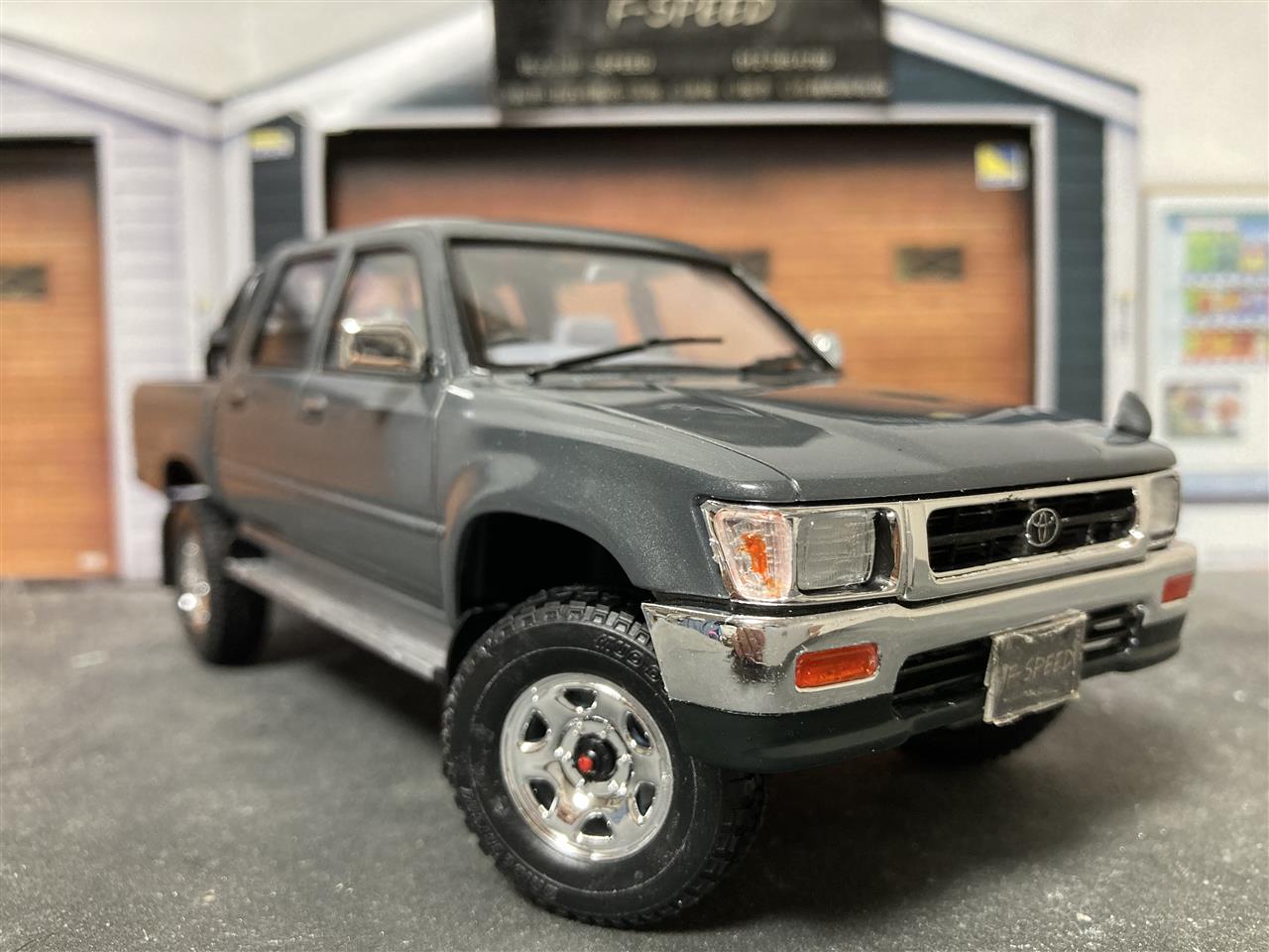 1/24 トヨタ LN107 ハイラックス ピックアップ ダブルキャブ4WD